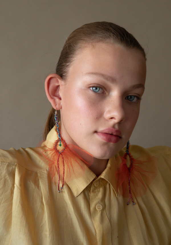 model Brick-brown net dancer earrings