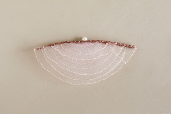 Rose net fan and pearl brooch